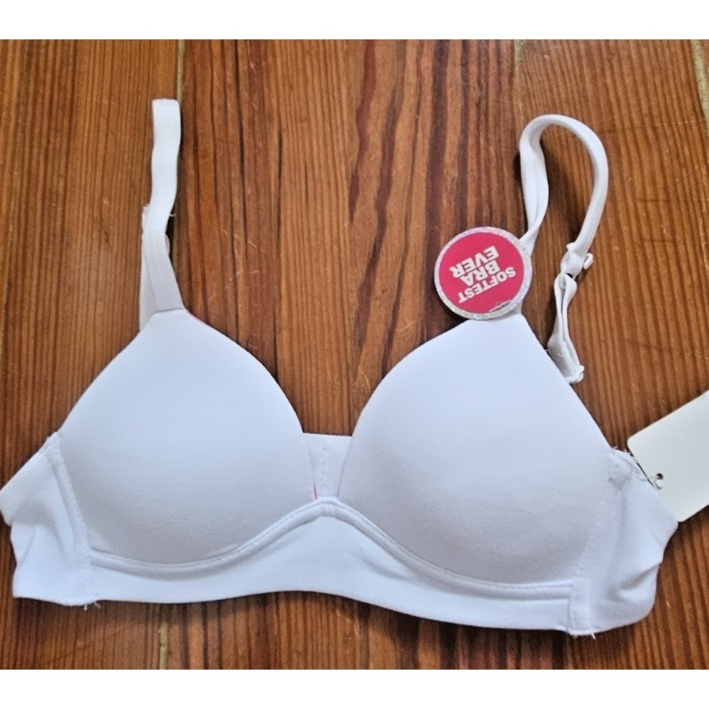 DELTA Bra smooth cup wireless Lined triangle cups 30A‎